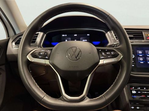 Used 2023 Volkswagen Tiguan SE AWD/4WD image 38