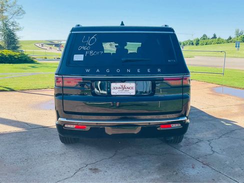 Used 2024 Jeep Wagoneer 4WD image 6