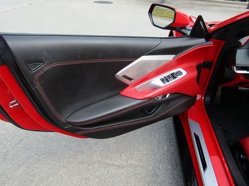 Used 2021 Chevrolet Corvette Stingray Premium Conv w/ Z51 Performance Package RWD image 11