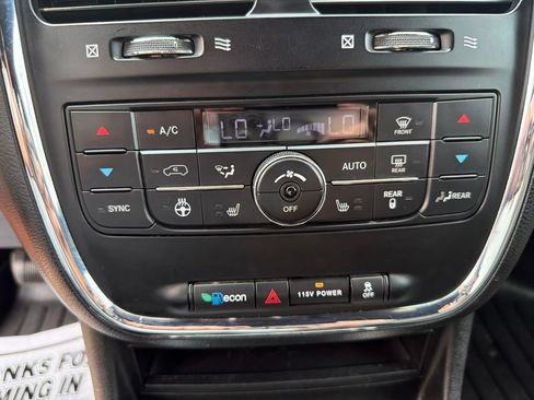 Used 2018 Dodge Grand Caravan GT FWD image 21