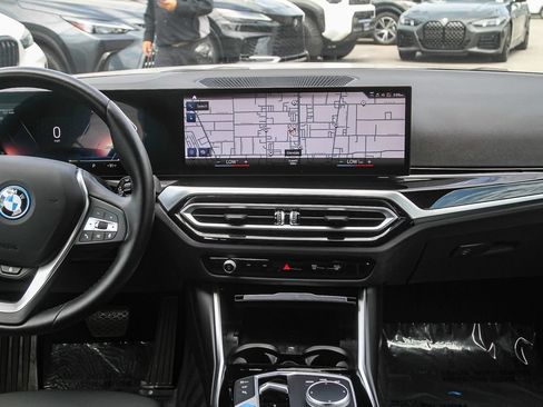 Used 2023 BMW i4 eDrive35 w/ Premium Package RWD image 9