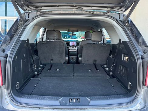 Used 2024 Ford Explorer XLT w/ Equipment Group 202A image 32