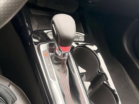 Used 2025 Chevrolet Trax RS w/ Sunroof Package image 25