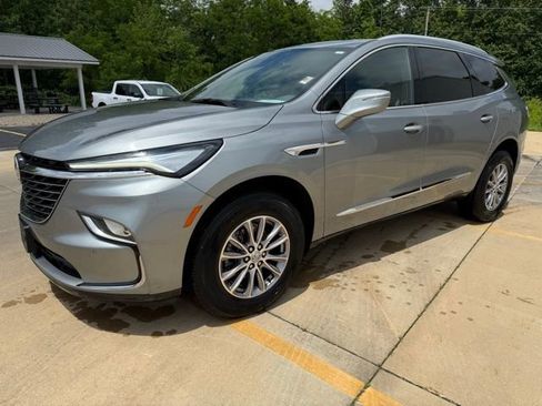 Used 2023 Buick Enclave Essence FWD image 3