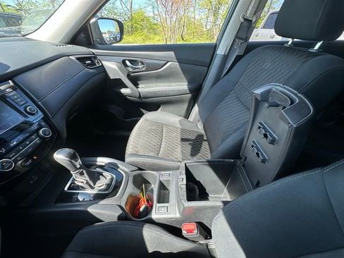 Used 2018 Nissan Rogue SV AWD/4WD image 25