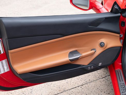 Used 2018 Ferrari 488 Spider RWD image 9