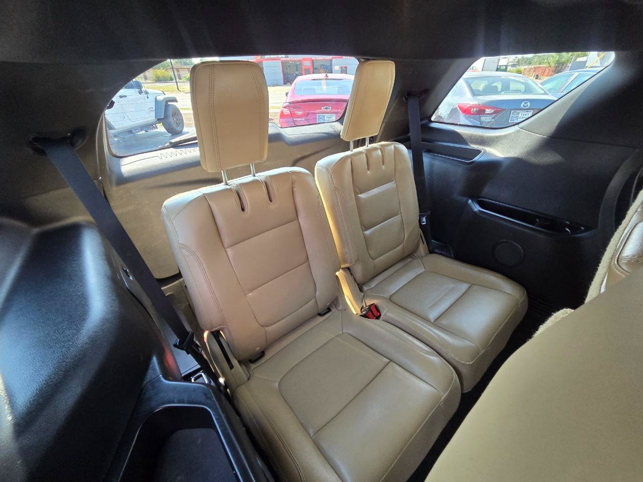 Used 2017 Ford Explorer XLT w/ Equipment Group 202A FWD image 19