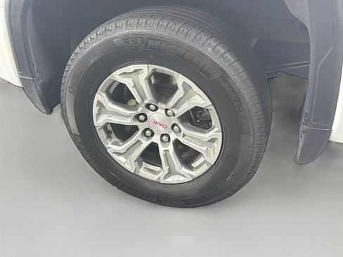 Used 2025 GMC Sierra 1500 SLT RWD image 11