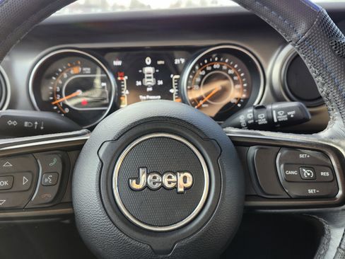 Used 2019 Jeep Wrangler Sport S image 17