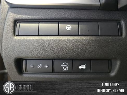 Used 2025 Nissan Rogue SV AWD/4WD image 30