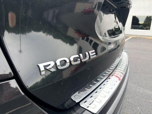 Used 2018 Nissan Rogue SV w/ Premium Package AWD/4WD image 10