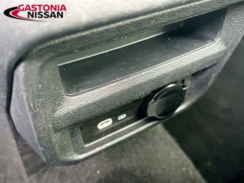 Used 2024 Volkswagen Tiguan SE image 33