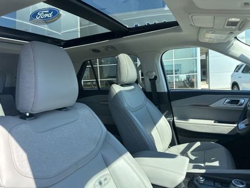 Used 2025 Ford Explorer Active w/ Active Comfort Package AWD/4WD image 8