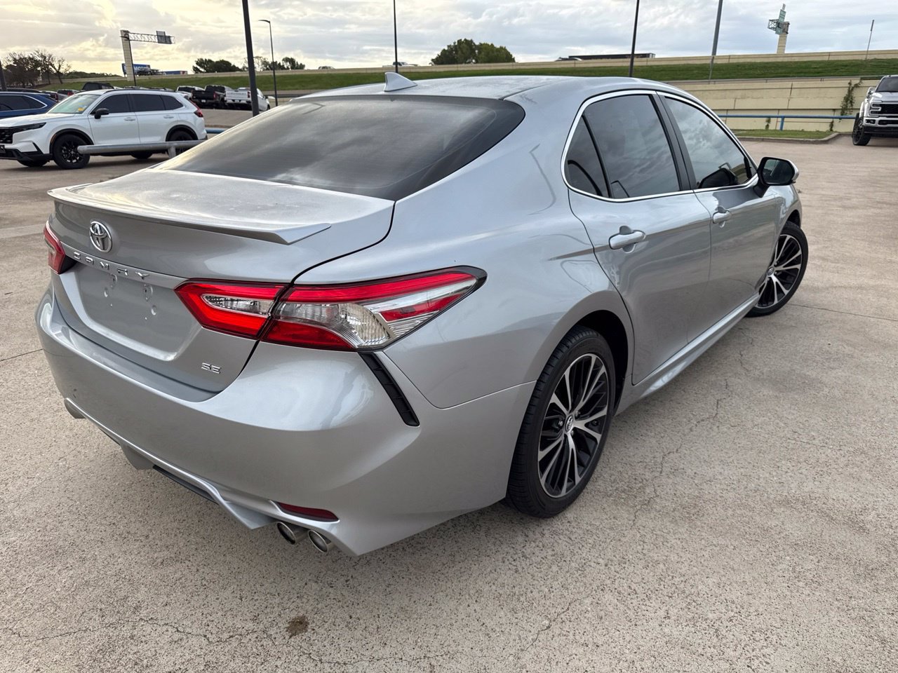 Used 2019 Toyota Camry SE FWD image 11