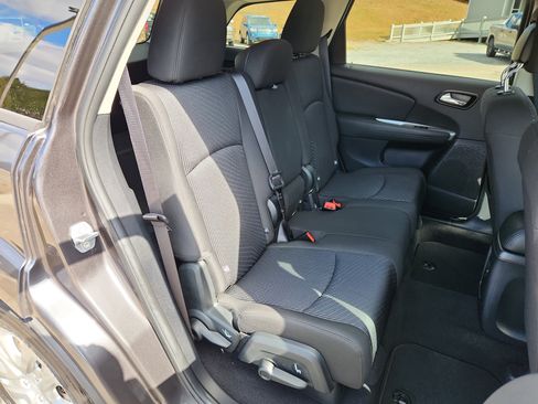 Used 2017 Dodge Journey SE image 38
