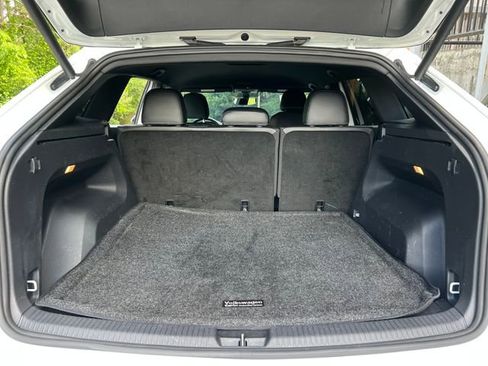 Used 2021 Volkswagen Atlas Cross Sport SE image 32