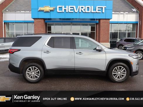 Used 2023 Chevrolet Traverse LT image 1