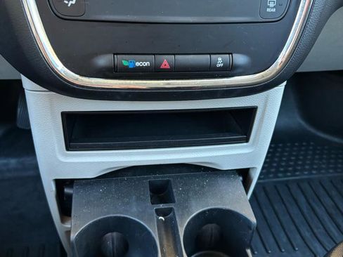 Used 2016 Dodge Grand Caravan American Value Package w/ UConnect Hands-Free Group FWD image 14