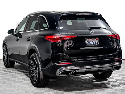 Certified 2025 Mercedes-Benz GLC 300 image 2