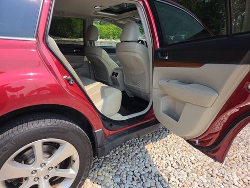 Used 2014 Subaru Outback 2.5i Limited w/ Moonroof Package AWD/4WD image 22