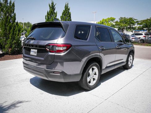 Used 2023 Honda Pilot LX image 11