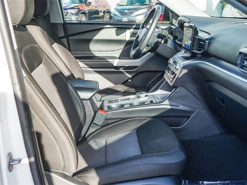 Used 2023 Ford Explorer XLT image 18