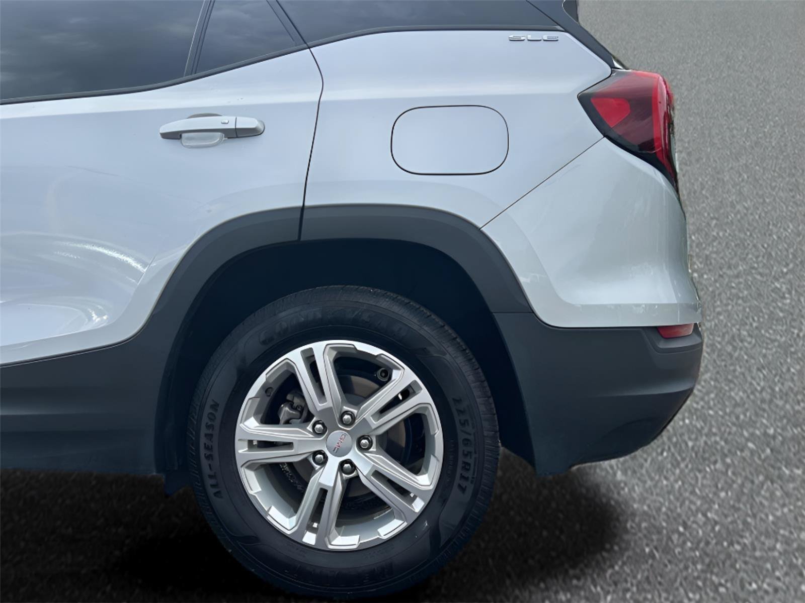 Certified 2022 GMC Terrain SLE w/ Driver Convenience Package FWD image 10
