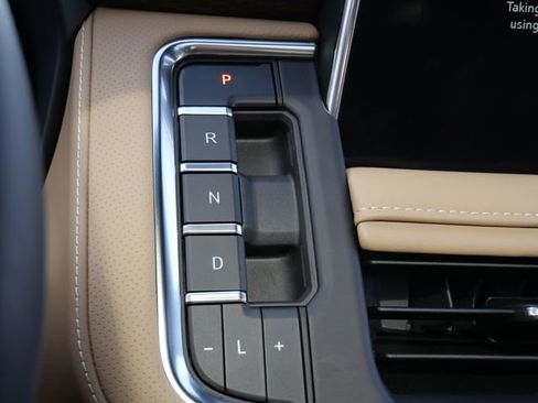 Used 2023 Chevrolet Suburban Premier w/ Advanced Technology Package AWD/4WD image 26