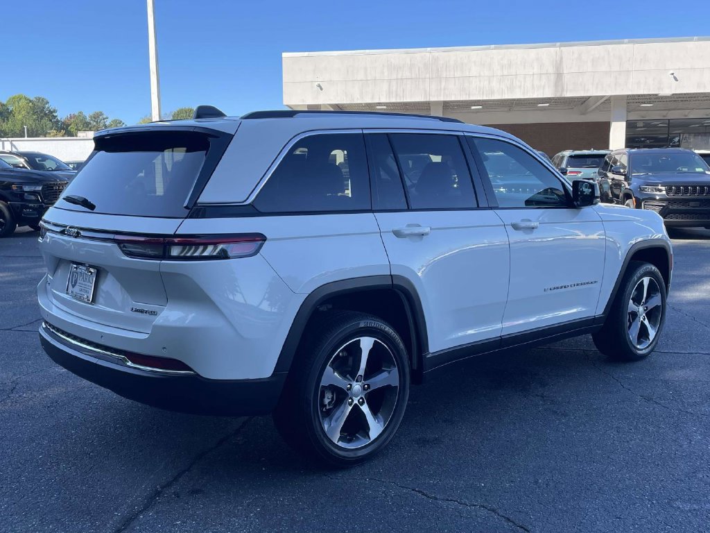 Used 2023 Jeep Grand Cherokee Limited AWD/4WD image 8