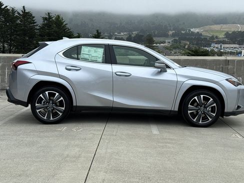 New 2026 Lexus UX 300h FWD image 8