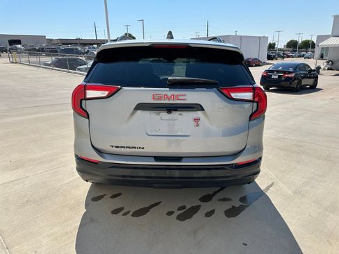 Used 2024 GMC Terrain SLT w/ Tech Package FWD image 6