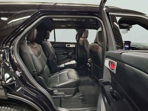 Used 2024 Ford Explorer Platinum w/ Technology Package AWD/4WD image 37