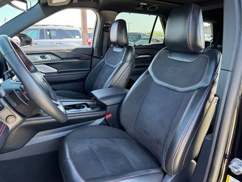 Used 2025 Ford Explorer ST image 14
