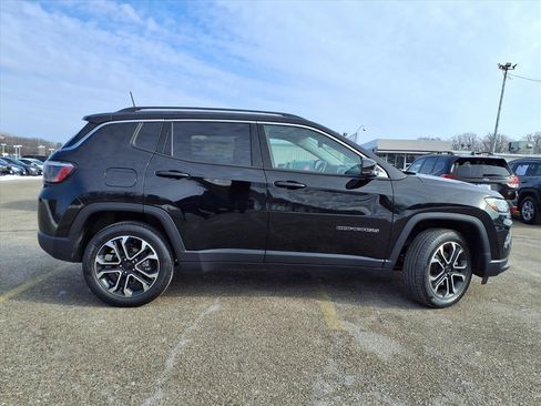 Used 2022 Jeep Compass Limited image 34
