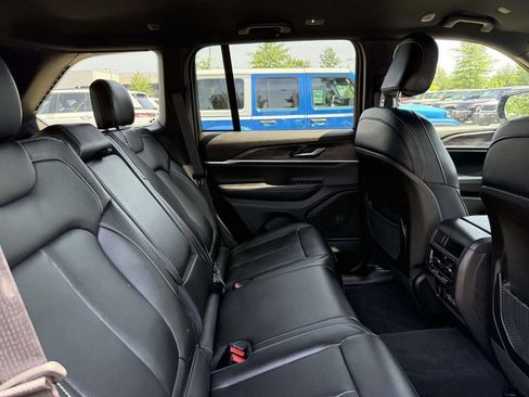Used 2024 Jeep Grand Cherokee Limited AWD/4WD image 15