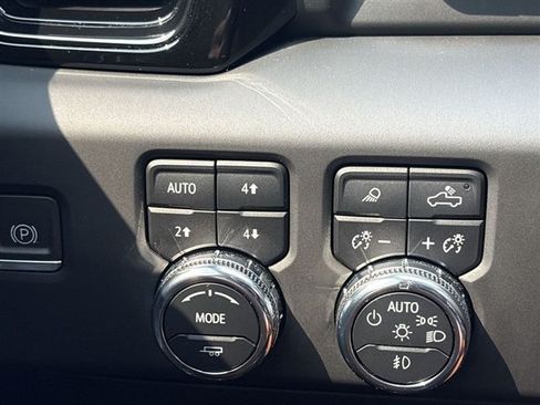 Certified 2024 GMC Sierra 2500 AT4 w/ Technology Package AWD/4WD image 18