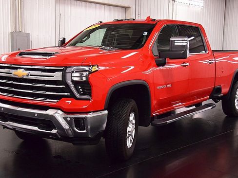 Used 2024 Chevrolet Silverado 2500 LTZ w/ LTZ Convenience Package image 3