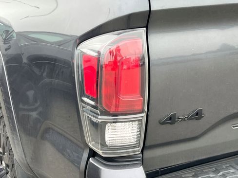 Used 2022 Toyota Tacoma Limited image 15
