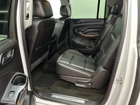 Used 2018 Chevrolet Suburban Premier image 15