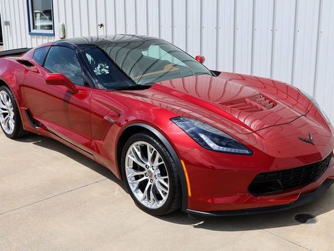 Used 2015 Chevrolet Corvette Z06 w/ 3LZ Preferred Equipment Group RWD image 7