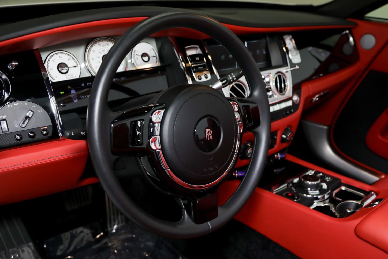 Used 2018 Rolls-Royce Dawn RWD image 54