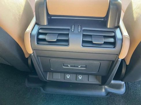 Used 2025 Land Rover Defender 110 X-Dynamic SE AWD/4WD image 25