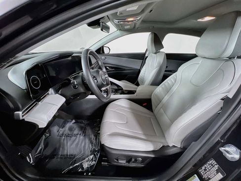 Certified 2025 Hyundai Elantra Limited FWD image 21