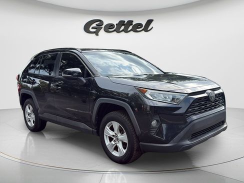 Used 2020 Toyota RAV4 XLE FWD image 3