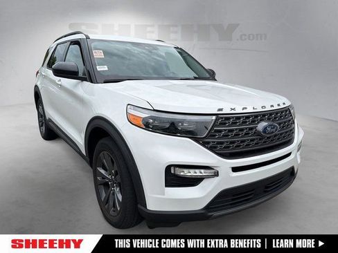 Certified 2023 Ford Explorer XLT w/ Equipment Group 202A AWD/4WD image 1