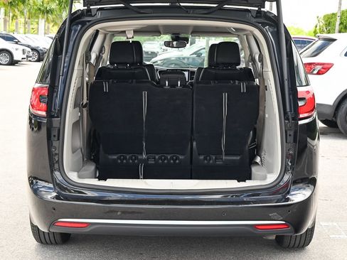 Used 2024 Chrysler Pacifica Touring-L FWD image 11