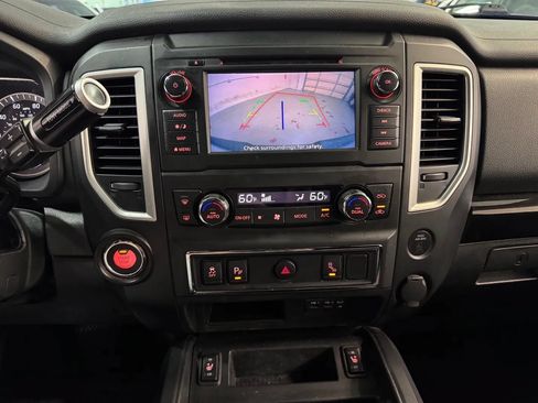 Used 2019 Nissan Titan SV w/ SV Convenience Package RWD image 20