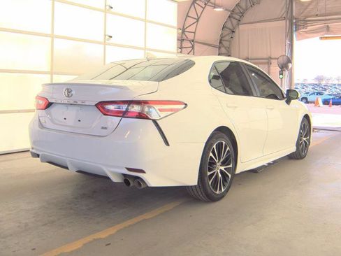 Used 2018 Toyota Camry SE image 5