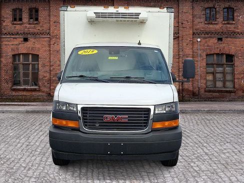Used 2019 GMC Savana 3500 w/ Power Convenience Package image 2
