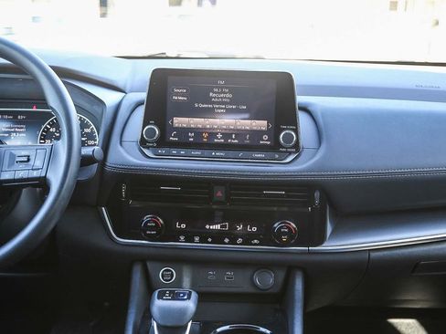 Used 2021 Nissan Rogue SV image 15